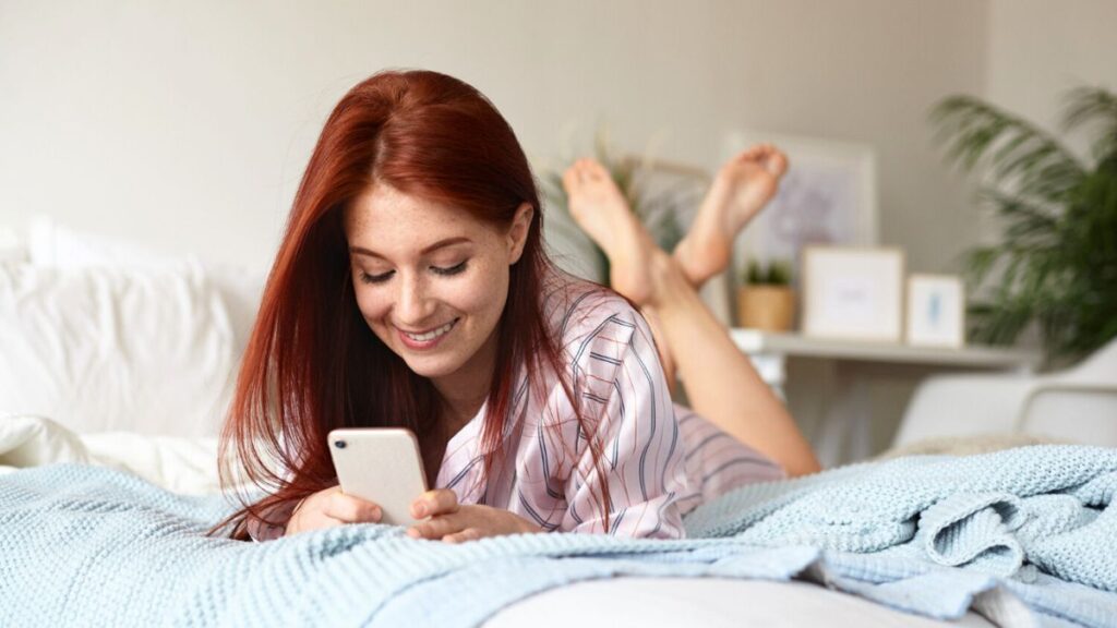 Cute messages for her to wake up to