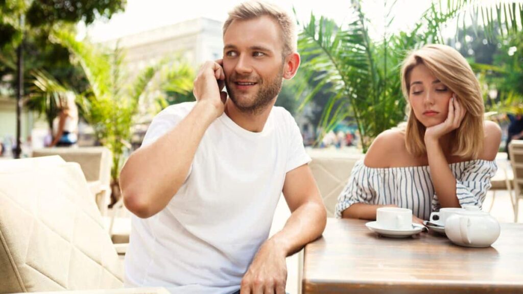 Your husband chooses his phone over you