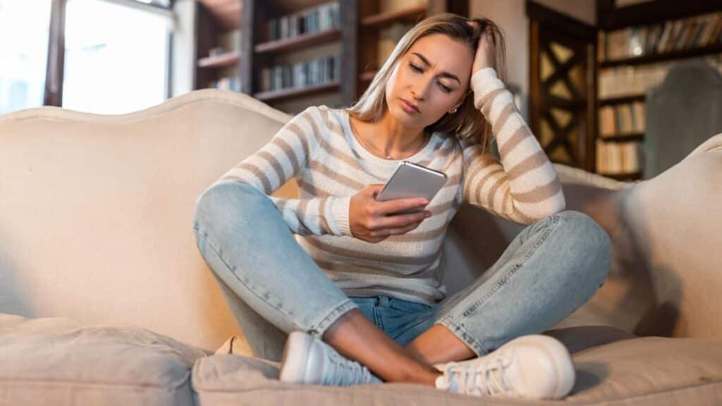 controlling yourself from texting someone you badly want to talk to