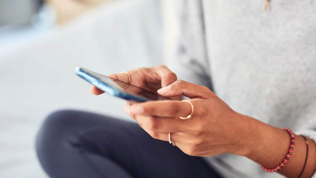 how to resist the urge to text him
