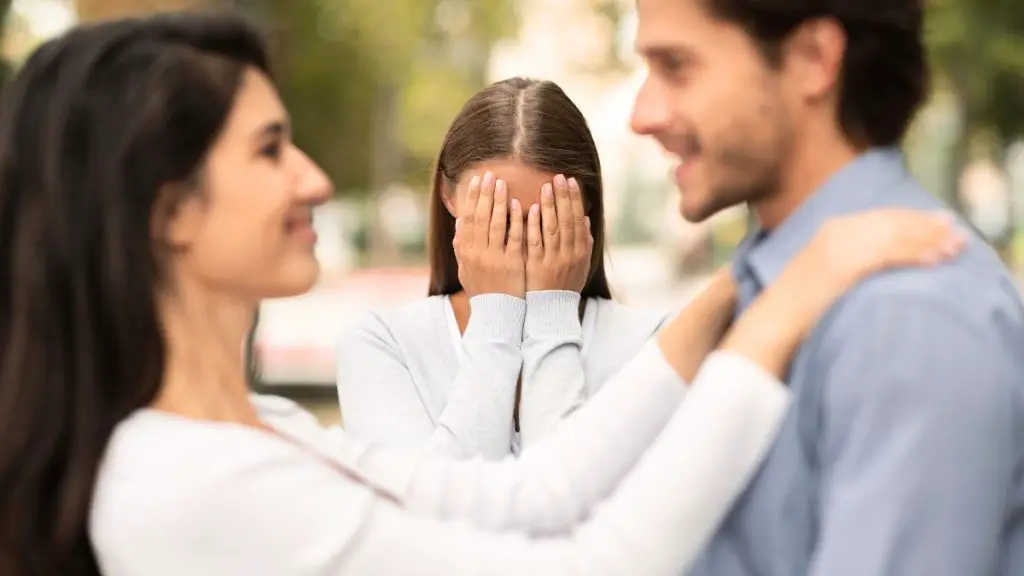 signs your ex is in a rebound relationship