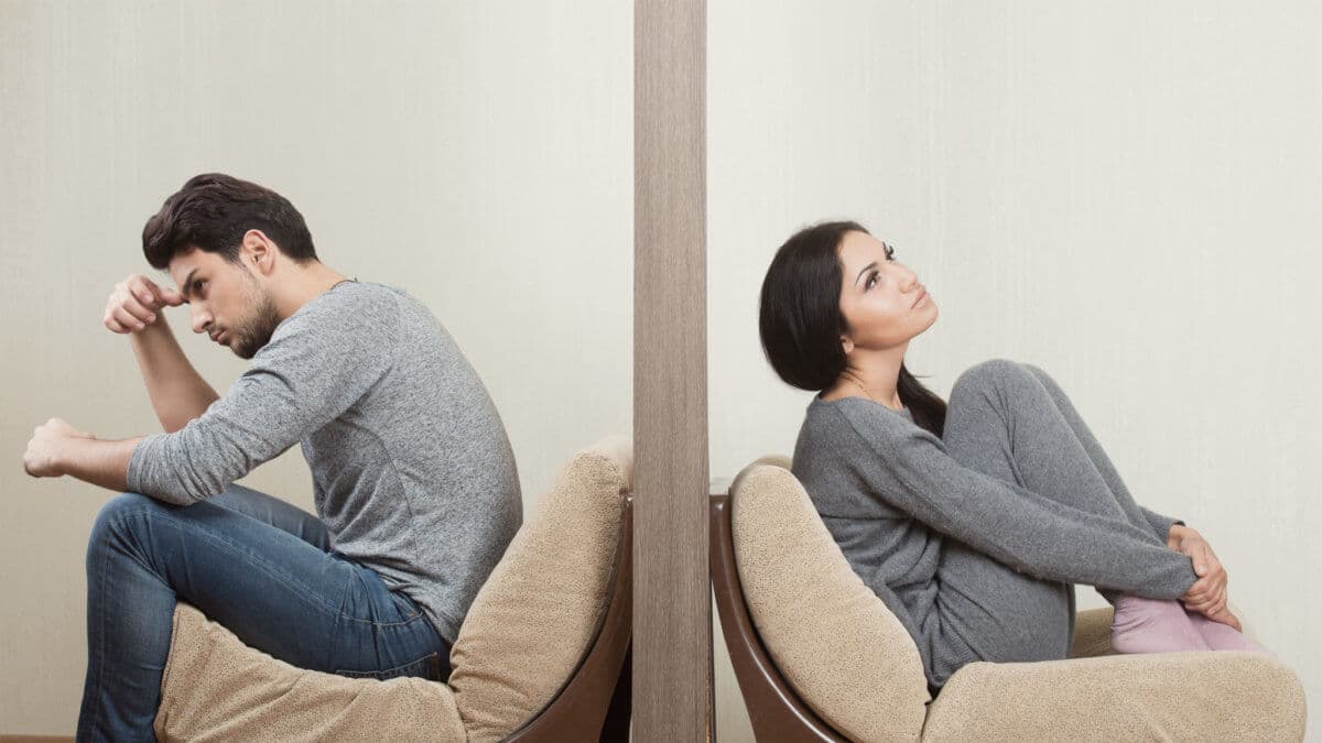signs your girlfriend is losing interest