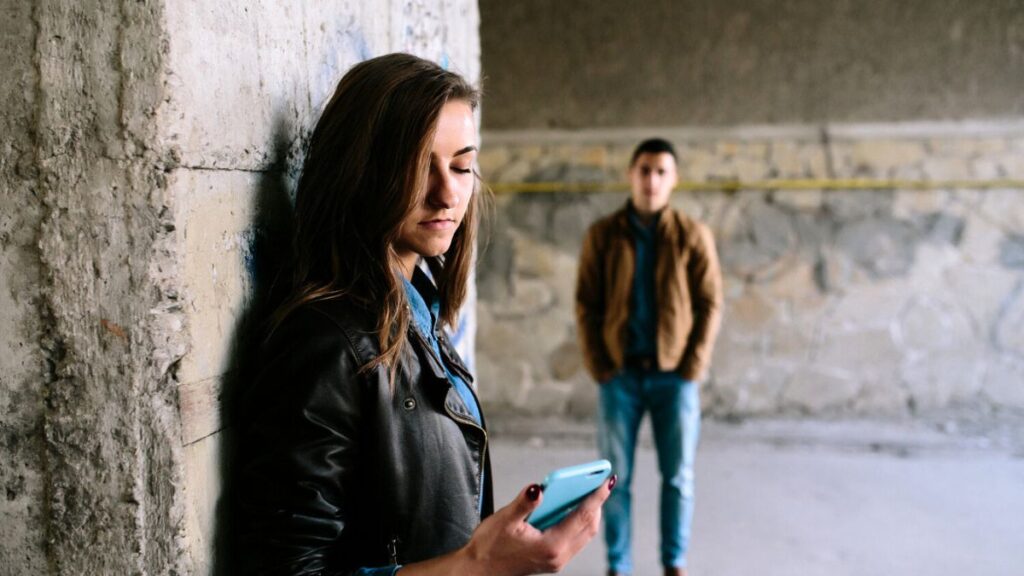 body language signs your crush doesn't like you